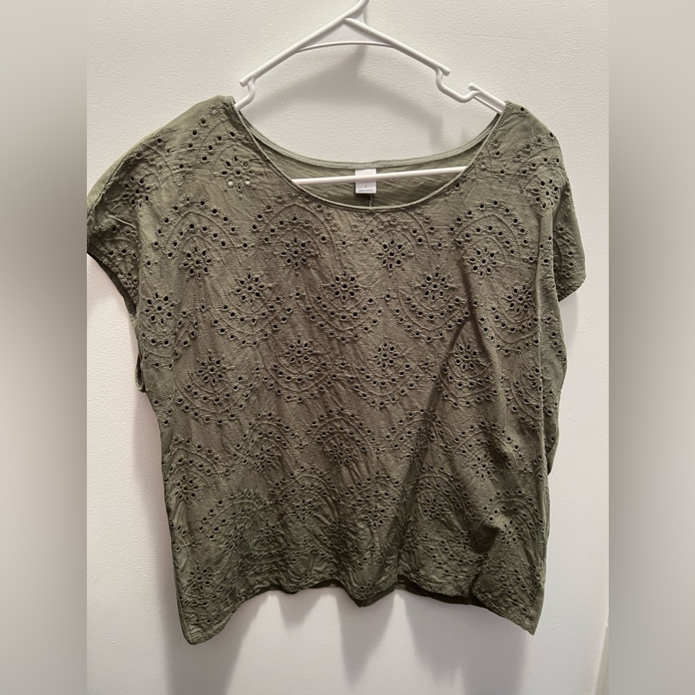 2 Old Navy Tops in size XL in green and orange